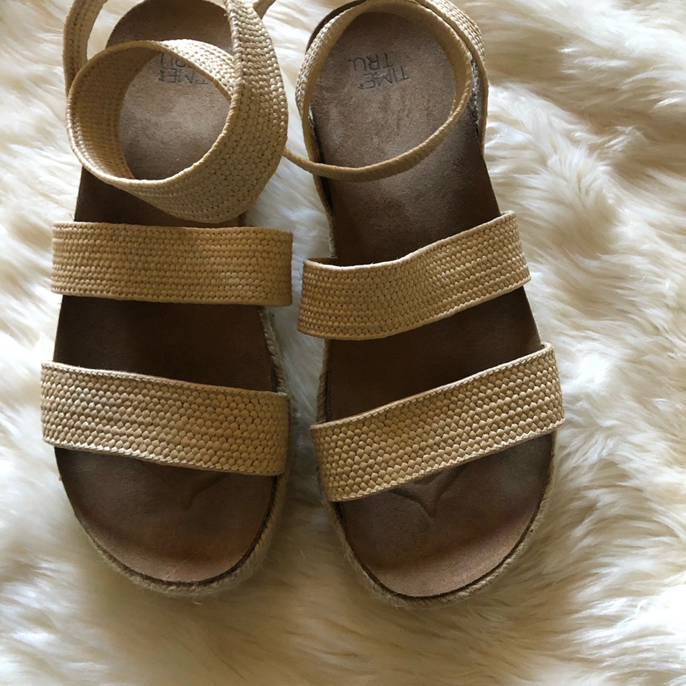 Sandals - Picture 2 of 6